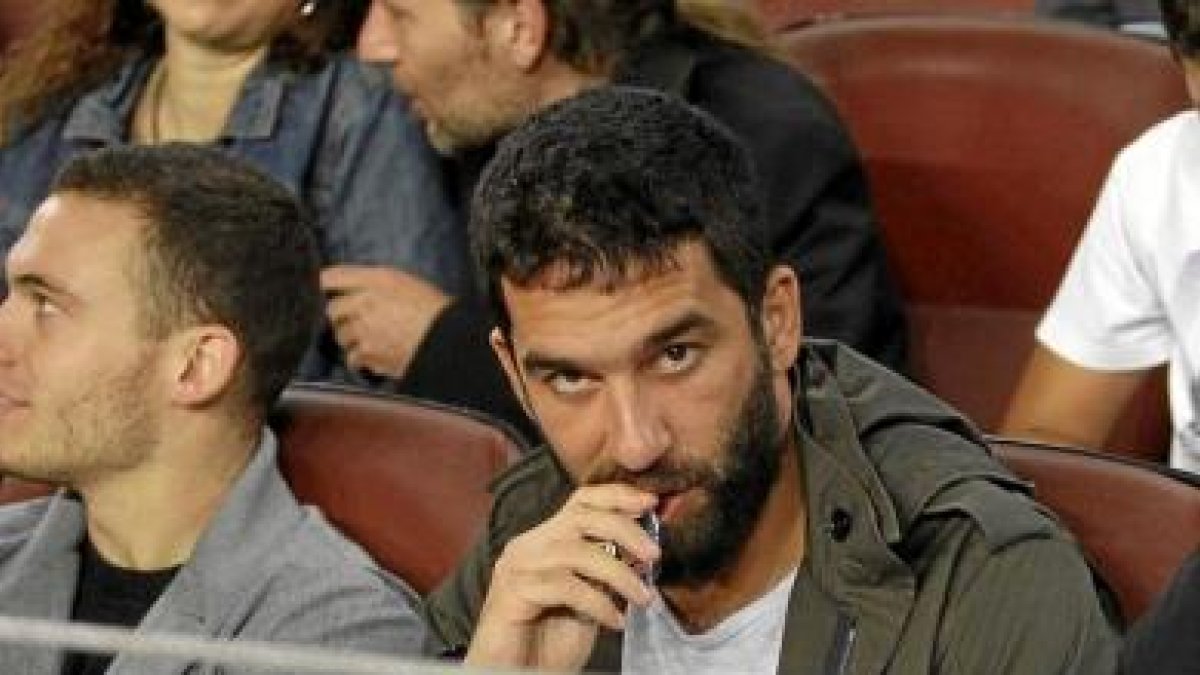 Arda se come los nervios en la grada.
