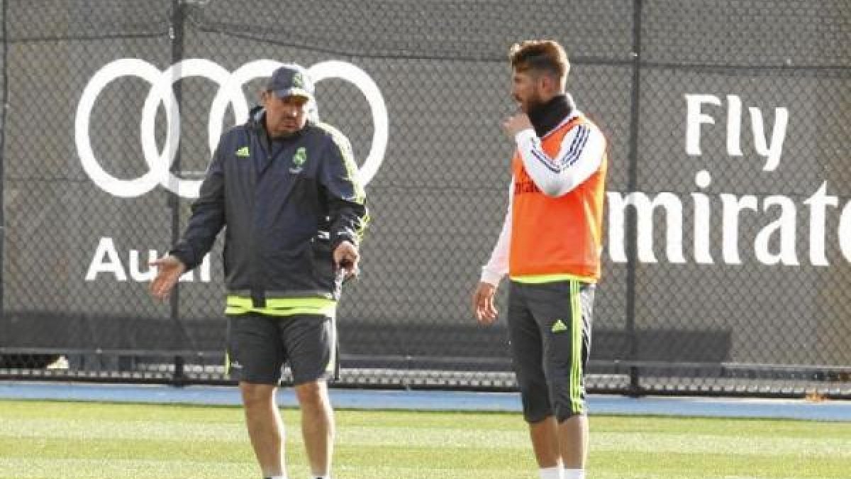 Rafa Benitez junto a Sergio Ramos.