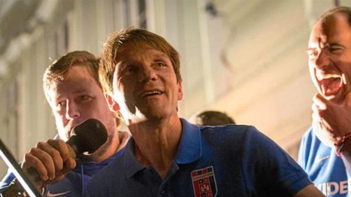 Joan Carrillo celebrando el título con el Videoton.