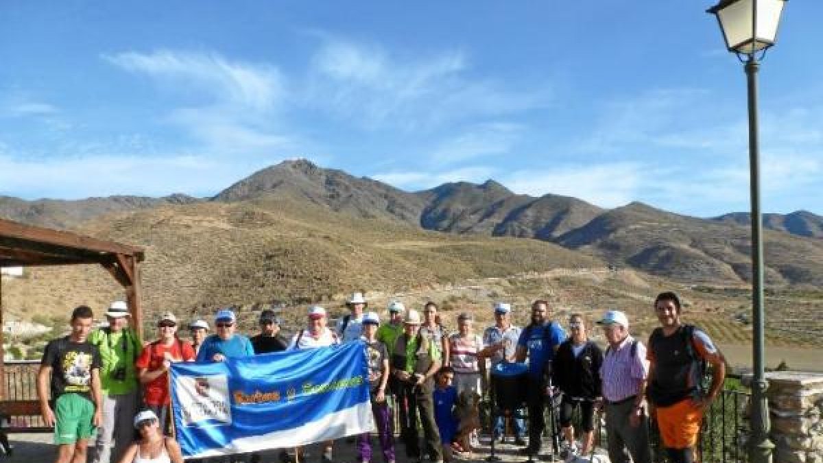 Los senderistas en plena actividad.