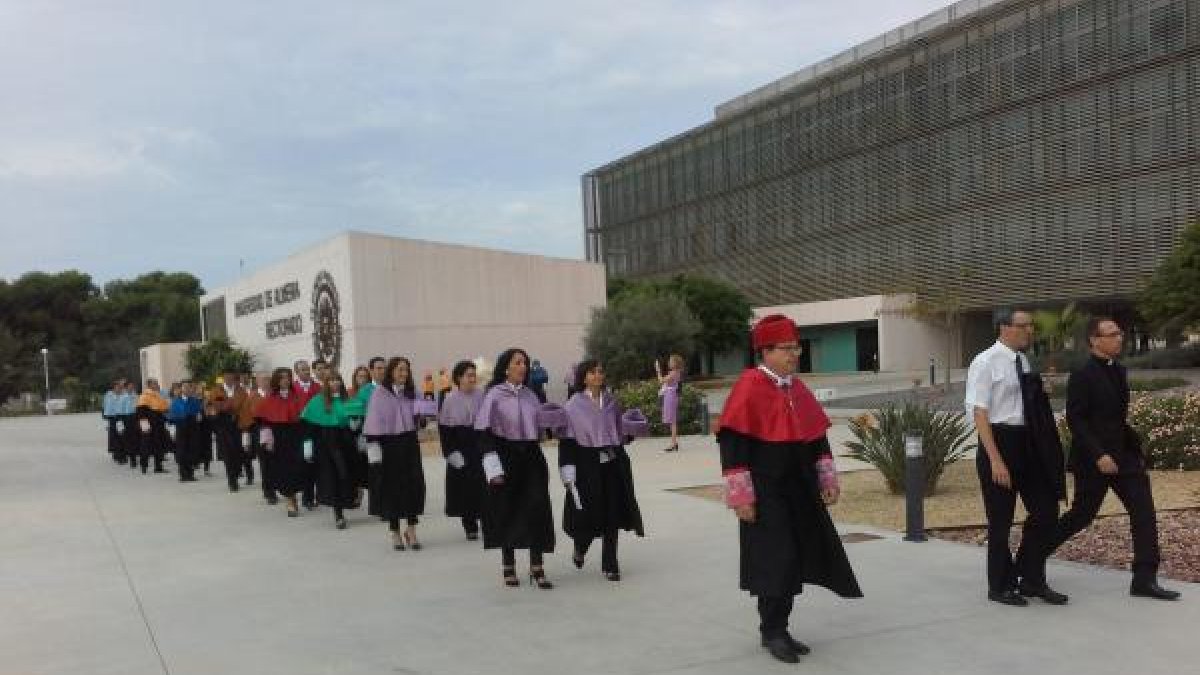 Los doctores en el acto de apertura del curso académico.