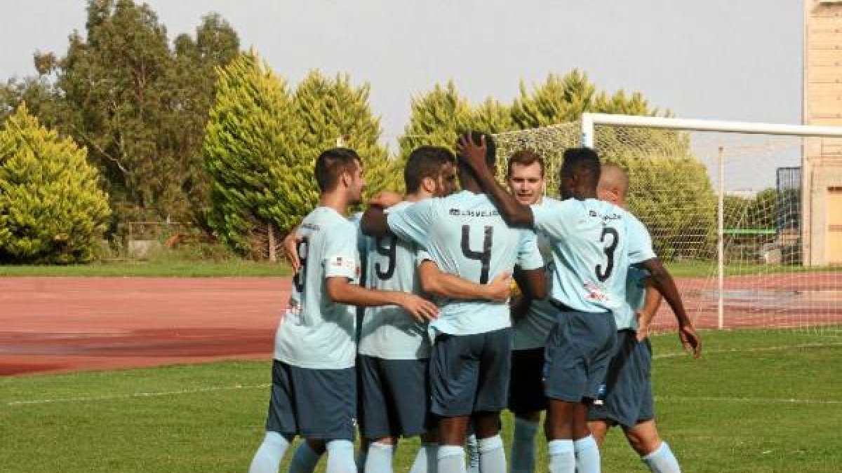 Darío Guti celebrando uno de olos goles del Depor.