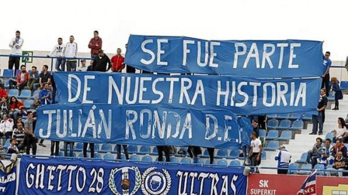 Los seguidores del Leganés recordaron a Julián.