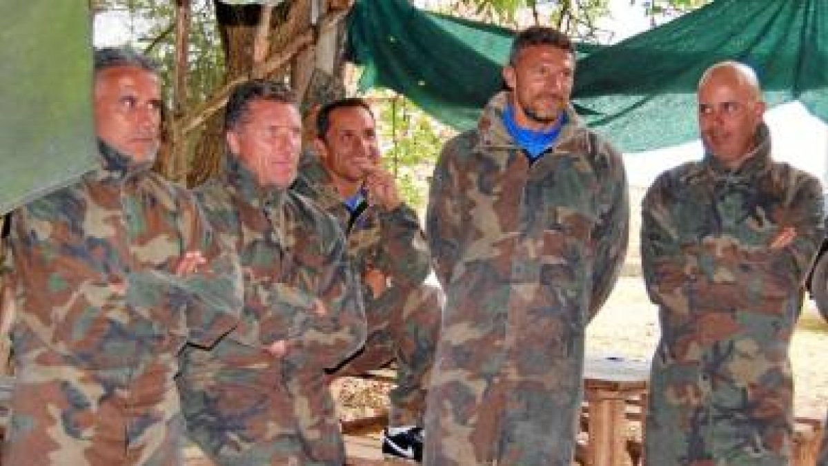 Los soldados rojiblancos en una guerra de mentira.