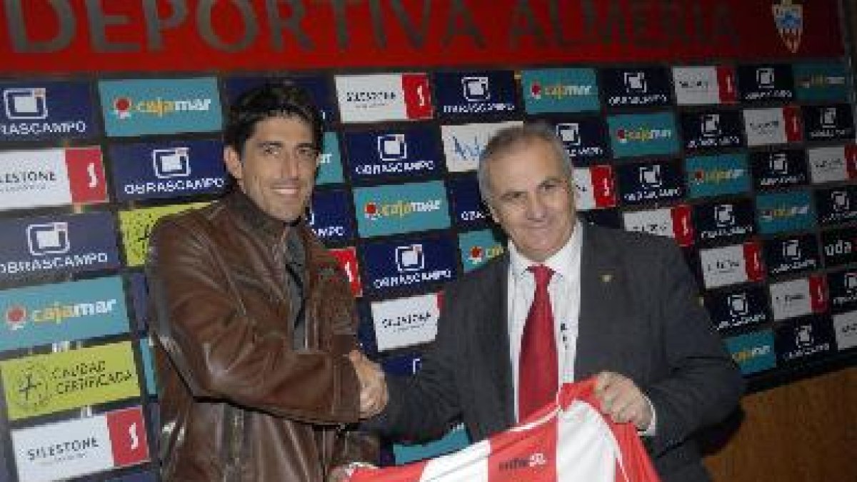 Paunovic fue jugador del Almería la 1ª temporada en Primera.