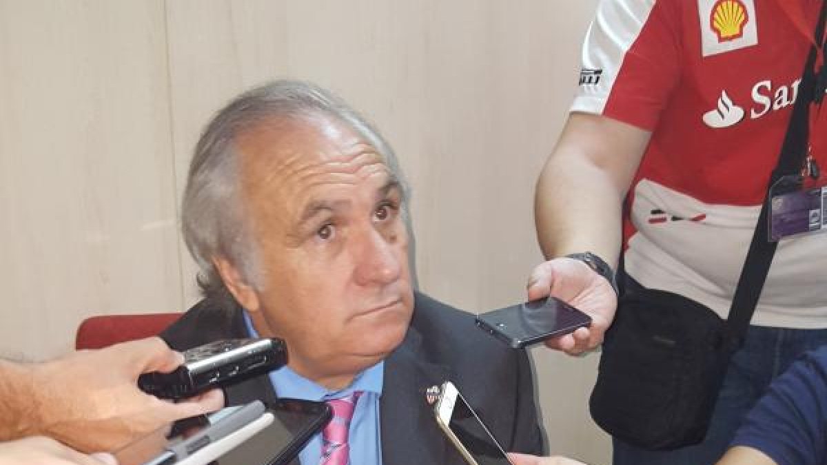 Alfonso García explicando el cese de Sergi Barjuan.