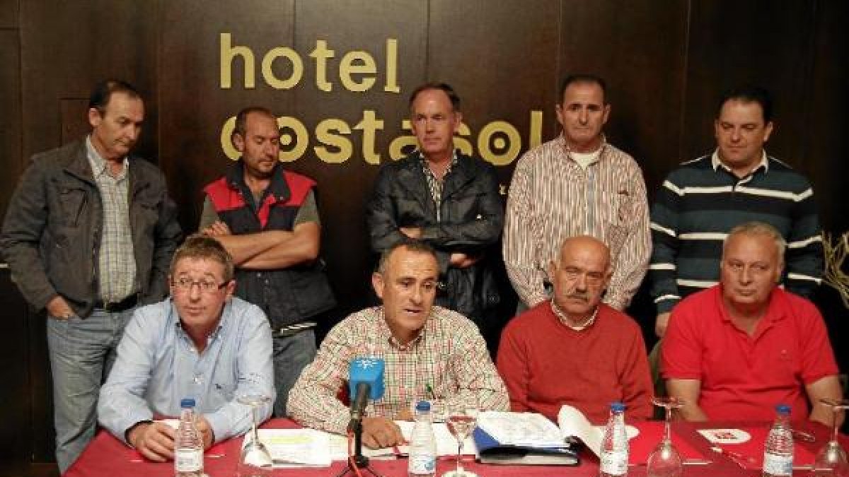 Juan Antonio Gutiérrez, ante el micrófono, nuevo presidente de Sol y Arena