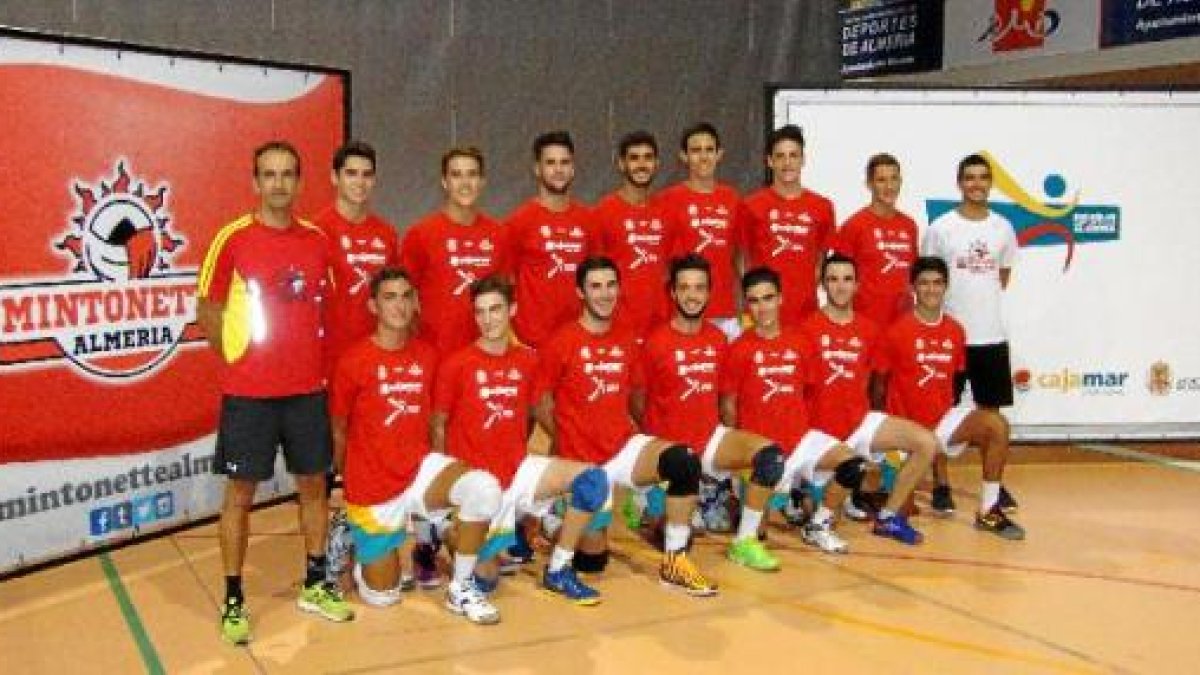 Cosme Prenafeta con los campeones de España.