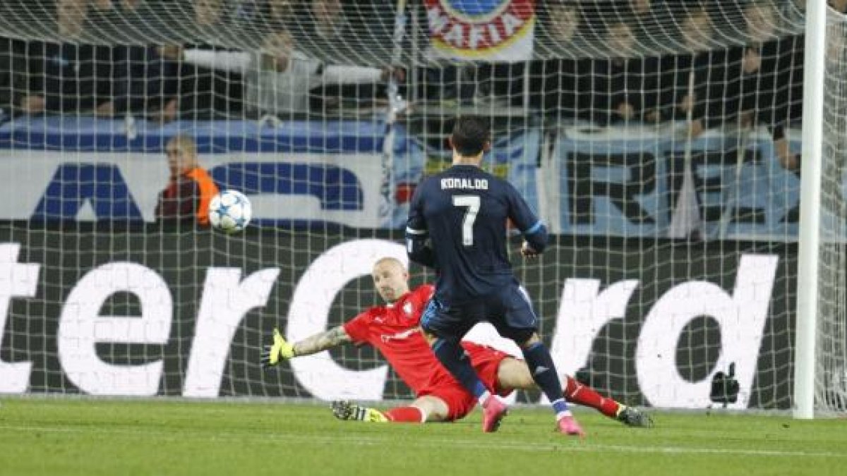 Cristiano Ronaldo, marcando el 0-1 al Malmoe.