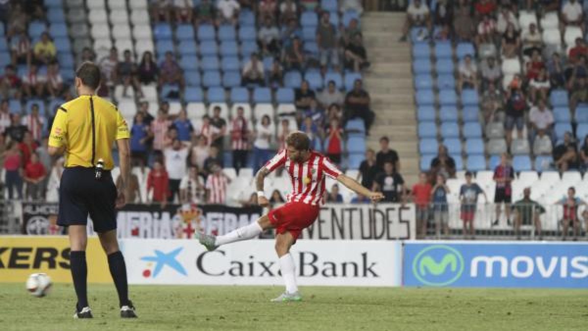 Jorge Morcillo vio amarilla en Albacete, pero se la quitaron.
