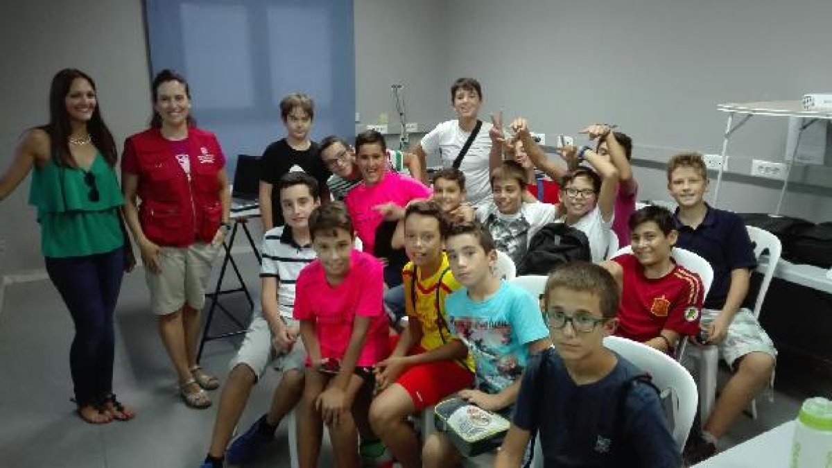 Participantes en el taller de robótica.