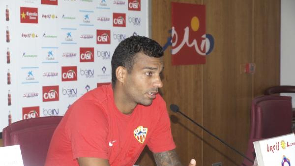 Michel no descarta seguir en el Almería.