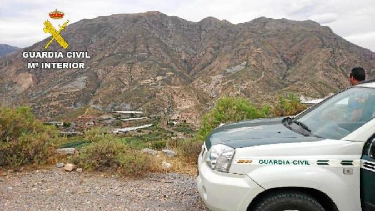 La Guardia Civil ha destado las dificultades que presentaba el terreno.