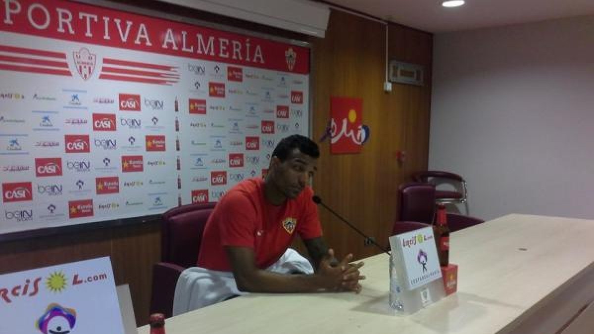 Michel Macedo en rueda de prensa.
