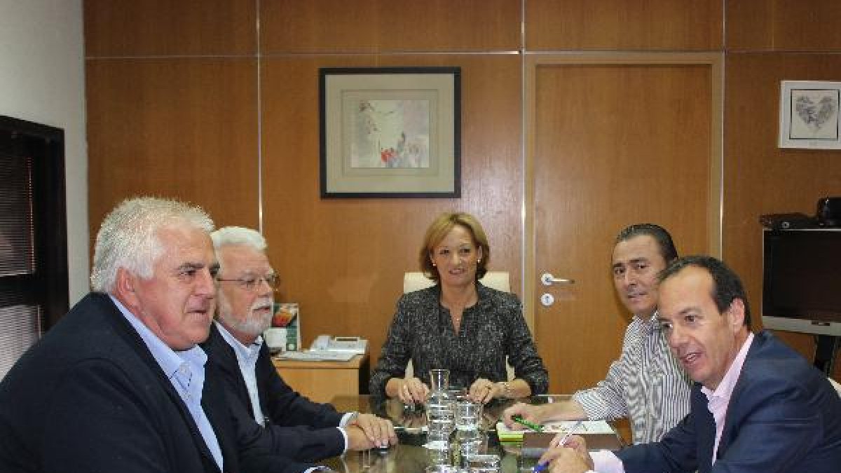 Carmen Ortiz, con los representantes de Asaja, Coag y UPA.