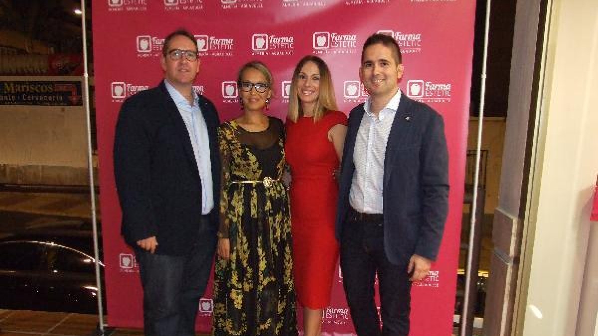 Manuel Muñoz Egea yAlberto Rubio Daza, socios de FarmaESTETIC, junto a sus respectivas esposas, Elena Chanzan-Ool y Soraya Fernández Callejón.