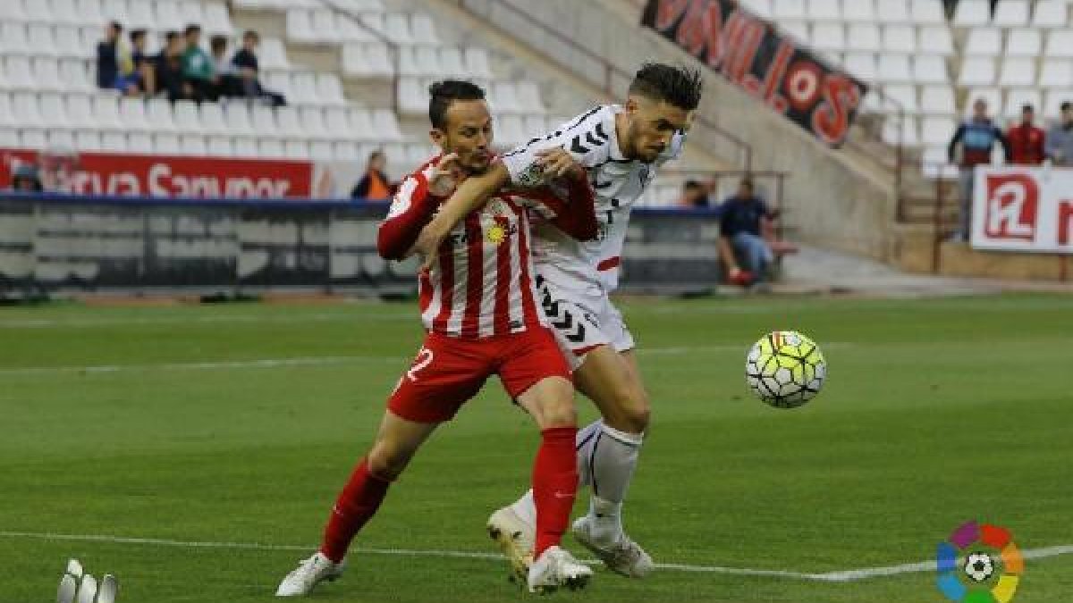 Una jugada del Albacete-Almería.