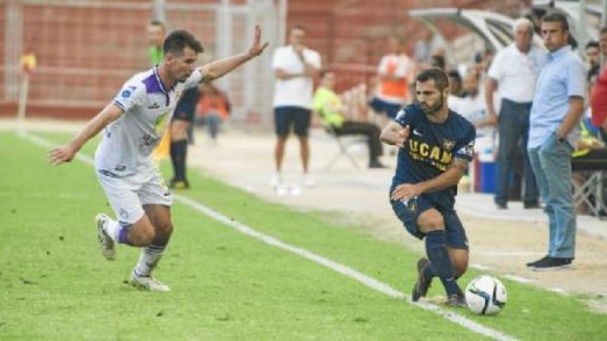 Arconada en primer término y Salmerón al fondo.