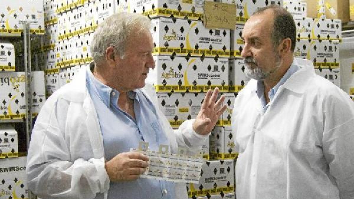 Un momento de la visita del delegado de Agricultura a las instalaciones de Agrobío.