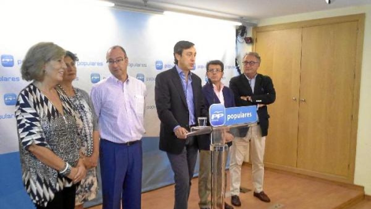 Parlamentarios del PP, ayer.