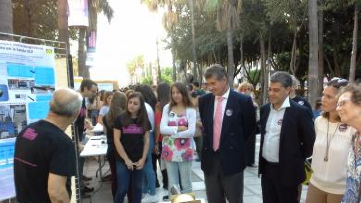 El rector de la UAL, Carmelo Rodríguez, y la concejal Ana Martínez Labella, en la Noche de los Investigadores.
