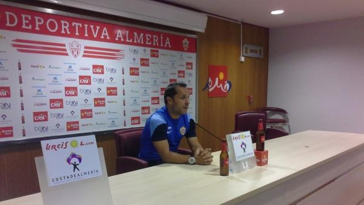 Sergi Barjuan en rueda de prensa.