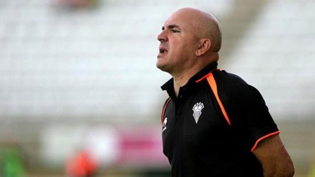 Luis César Sampedro podría arriesgar con Juan Carlos.