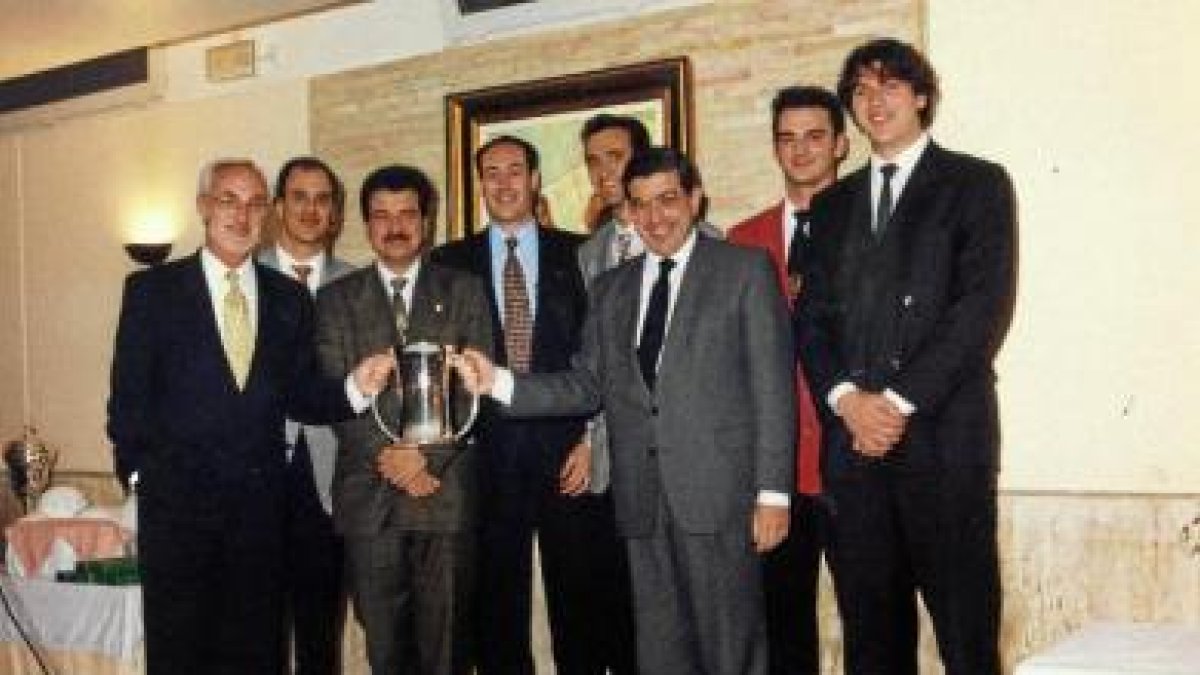 La primera Copa del Rey en manos de Braulio Medel en 1995.