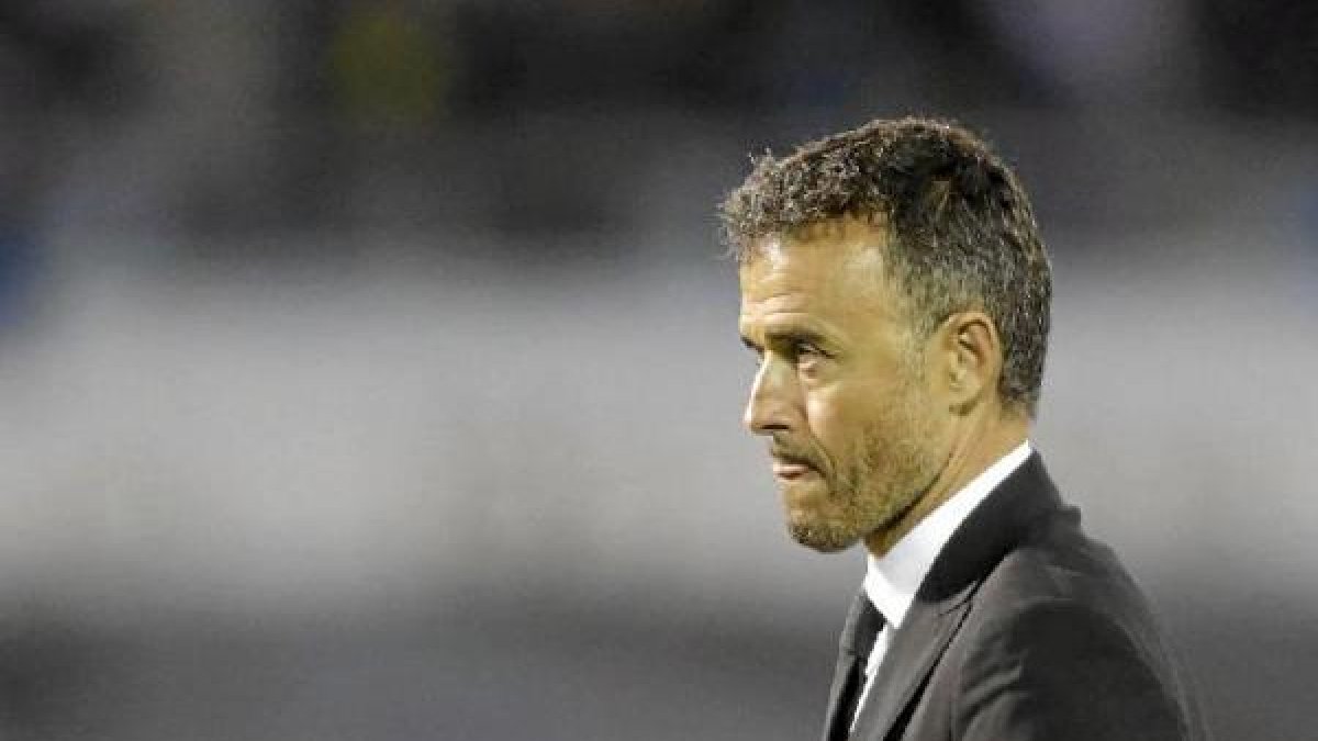 Luis Enrique puso cara al mal tiempo.