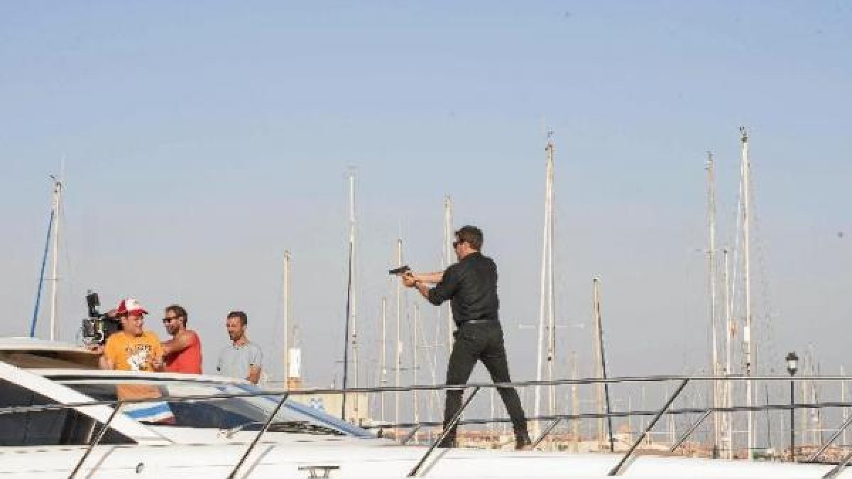 Rodolfo Sancho y Fede Aguado, en un momento del rodaje de ‘Mar de plástico’ en Almerimar.
