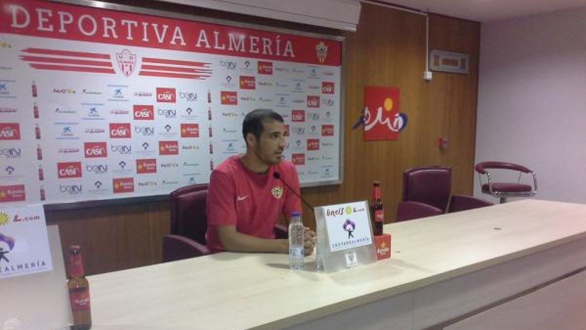 Fran Vélez en la rueda de prensa.