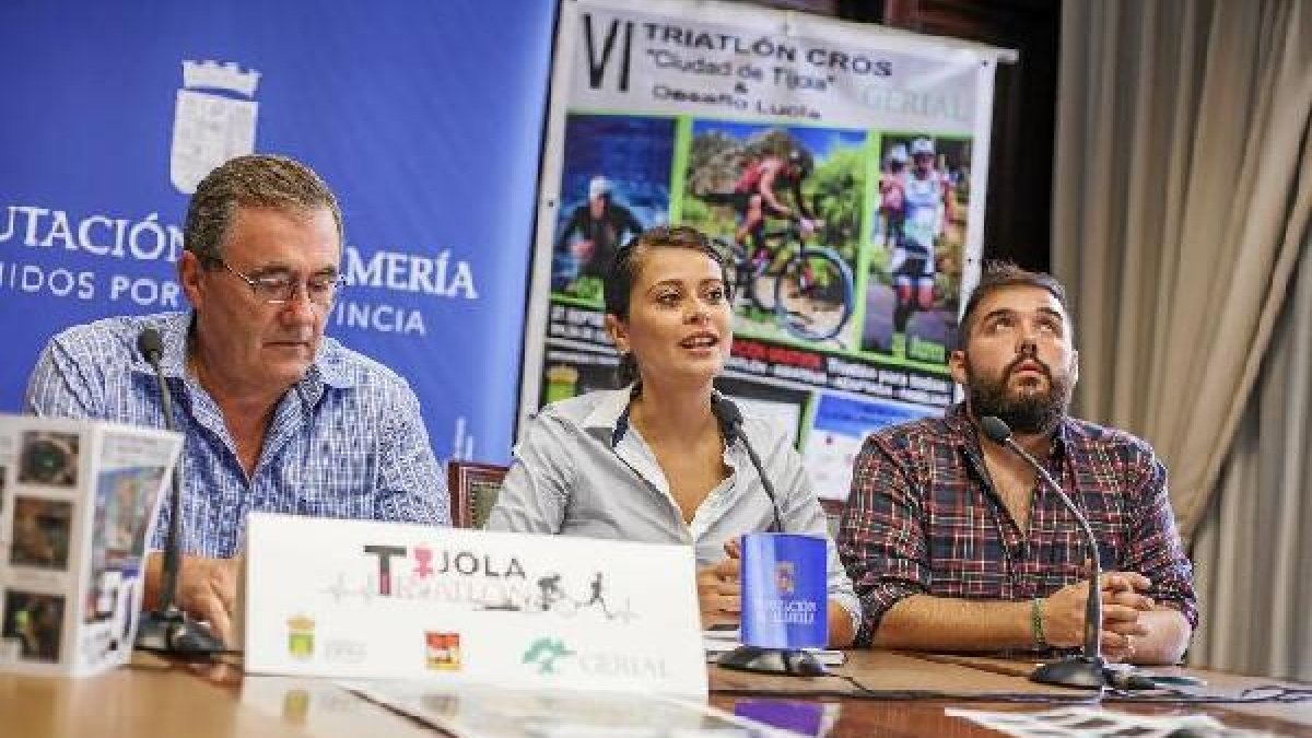 La diputada Ángeles Martínez en la presentación.