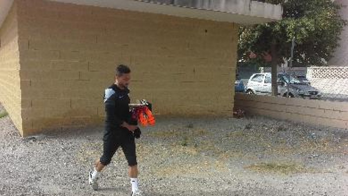 Casto se fue del campo a los 15 minutos del inicio del entrenamiento.