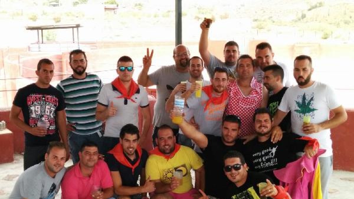 Fiesta campera en la despedida de soltero del alhameño Sebastián García
