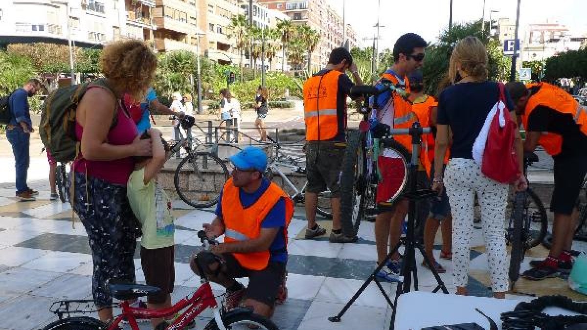 Taller a favor de la bici que tuvo lugar ayer