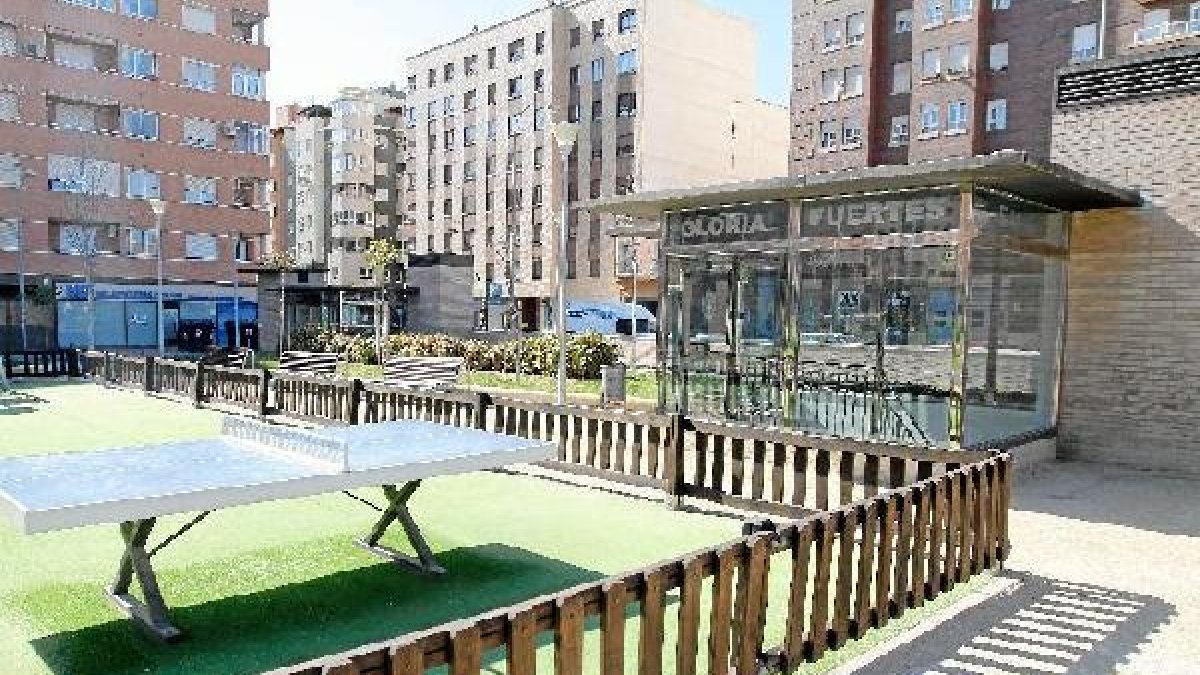 Entrada a los aparcamientos de Gloria Fuertes