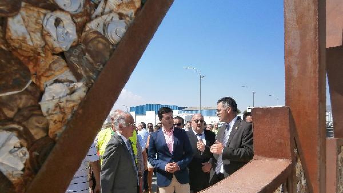 El presidente (derecha) durante una inauguración en el Consorcio.