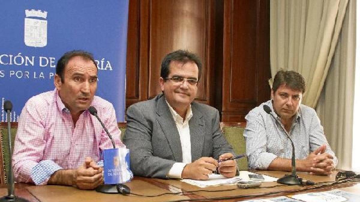 Antonio J. Rodríguez, diputado de Cultura e Indalecio Modesto concejal de Cuevas.