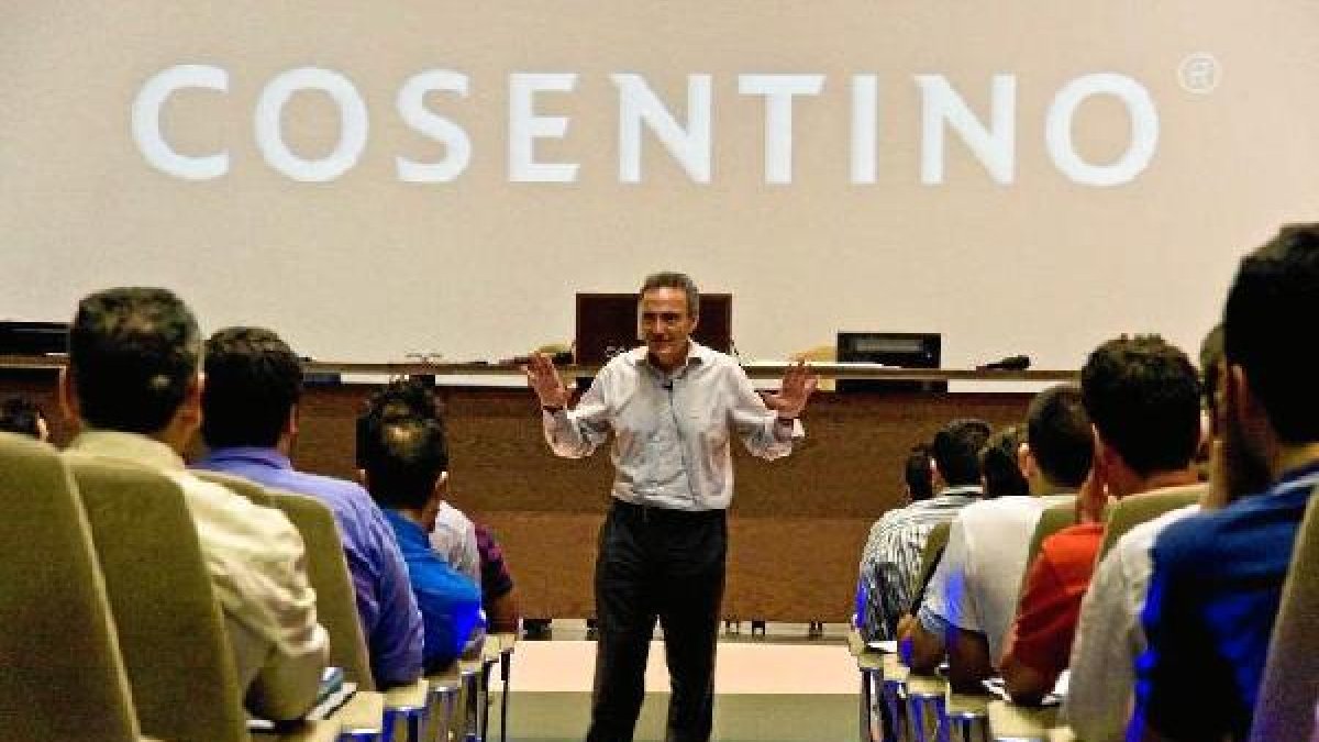 Francisco Martínez-Cosentino en el seminario. La voz