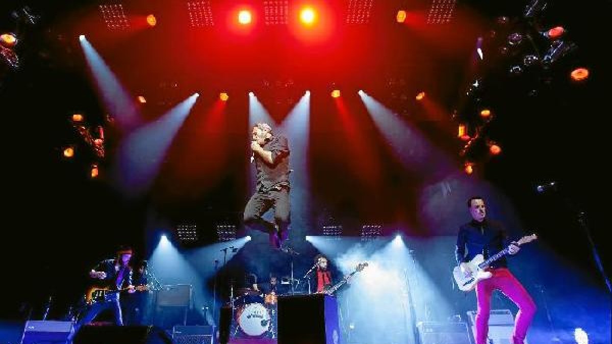 MCLAN durante una actuación de la gira de su vigésimo aniversario