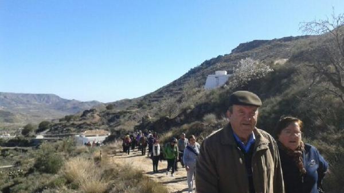 Vícar se vuelca con el senderismo.