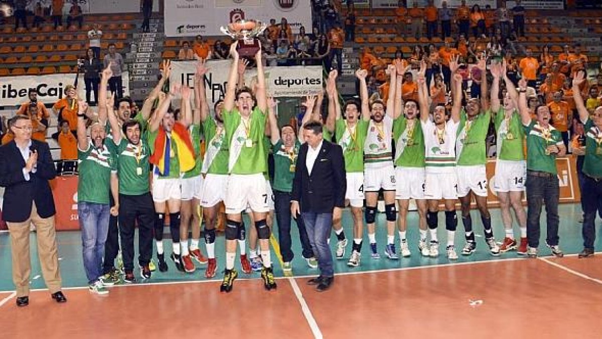 Unicaja levantó la Décima y quiere otra Supercopa.