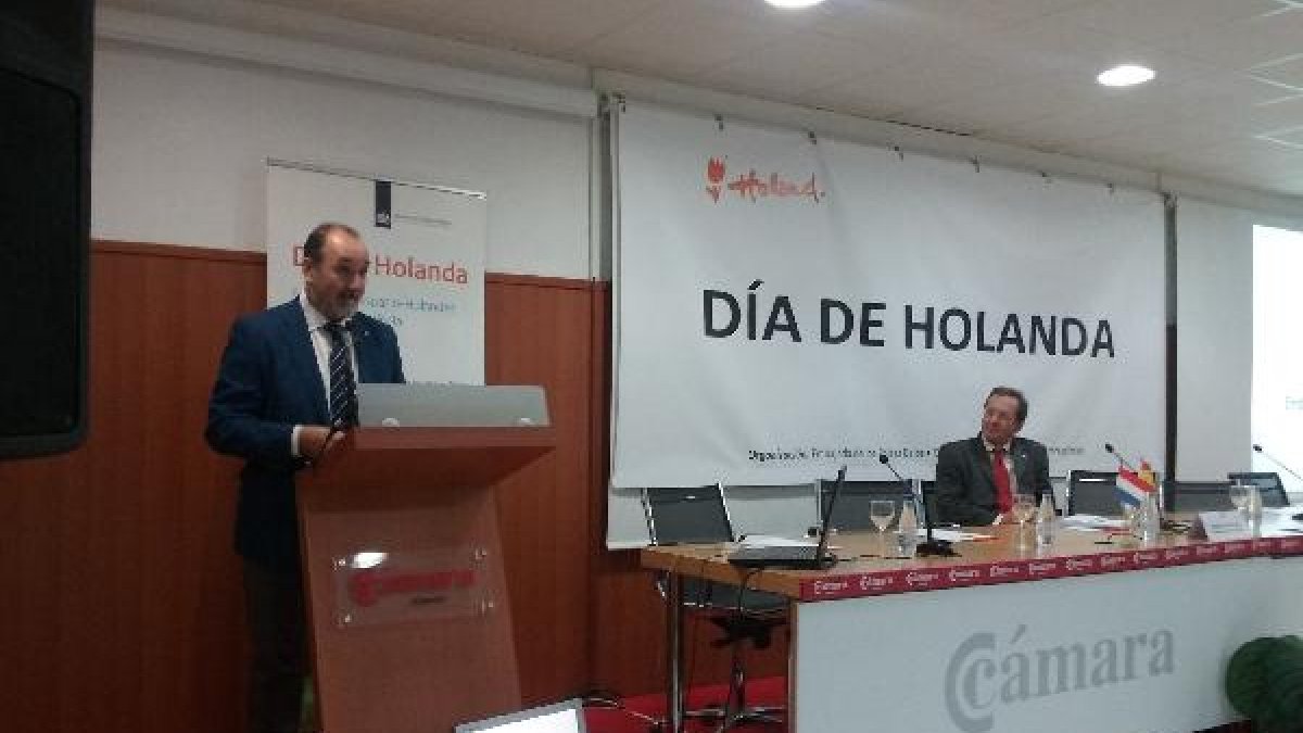 José Manuel Ortiz durante la inauguración de la Jornada técnica y el el embajador de los Países Bajos, Matthijs van Bonzel.