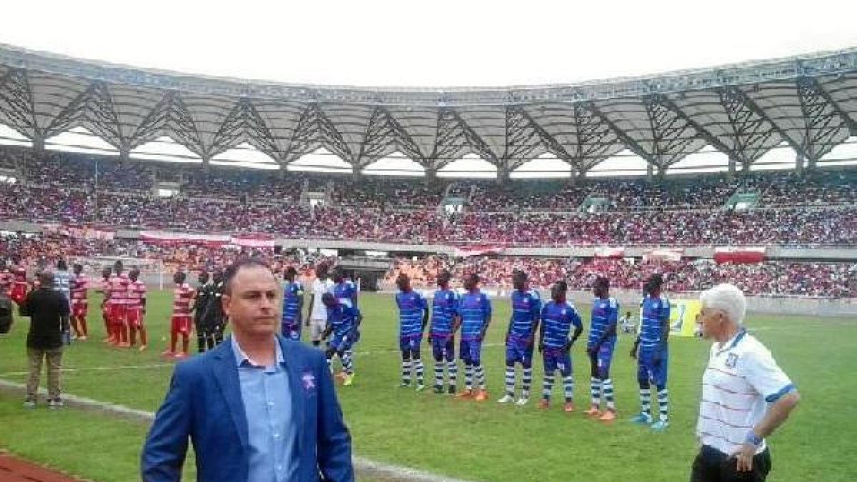 Antonio Flores en el Estadio Nacional previo a la Supercopa.