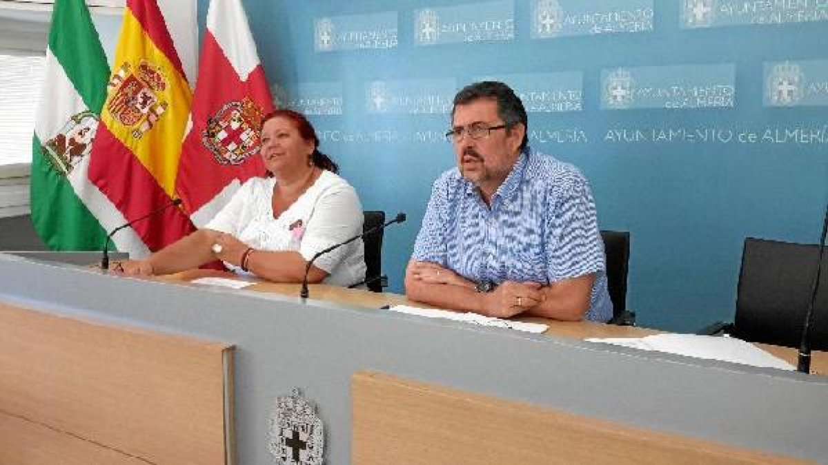 Rafael Esteban y Amalia Román en una rueda de prensa