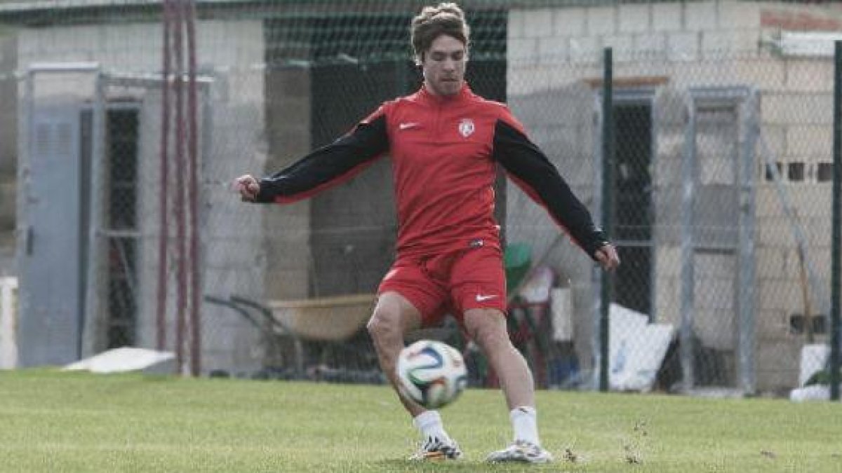 Kiko Femenía es duda en el Alavés.