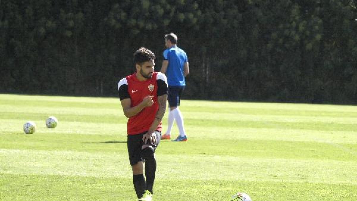 Chuli, hablando con Casto en el entrenamiento.