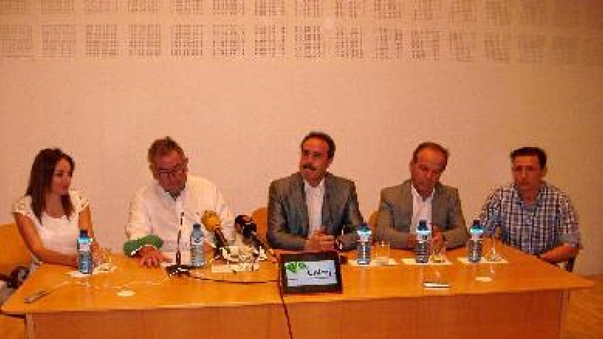 Presentación en sociedad de las camisetas.