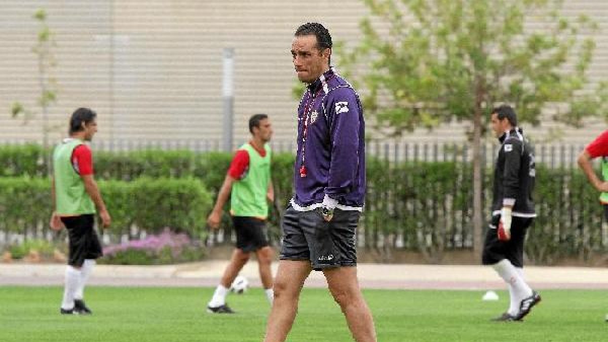 José Luis Oltra en su etapa en el Almería.
