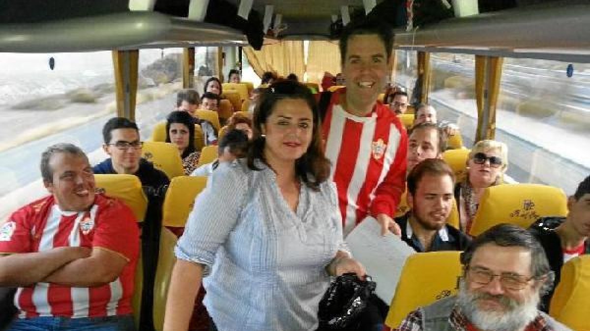 Mónica Ruiz, presidenta de la Peña Milhojas, en uno de los desplazamientos.